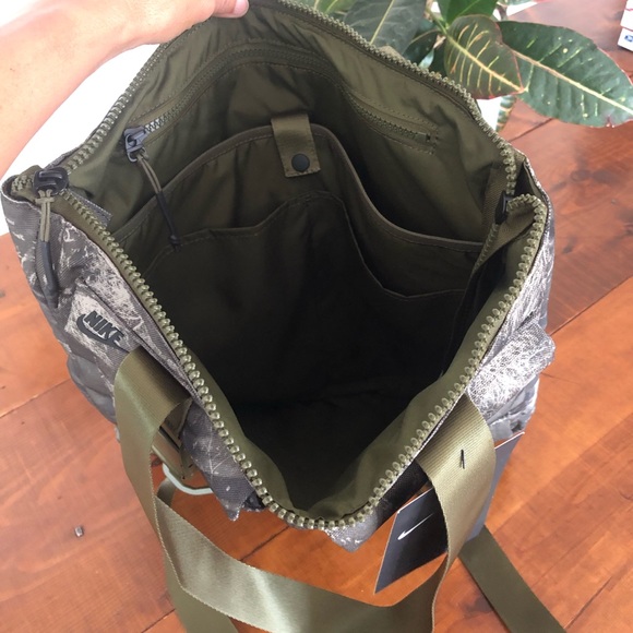 Nike Realtree Printed Pocket Tote NWT - Picture 5 of 8